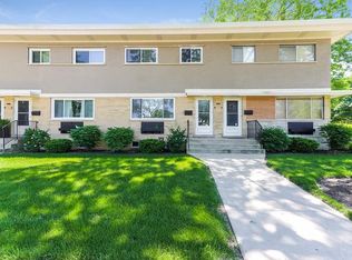 602 S Milwaukee Ave APT B, Libertyville, IL