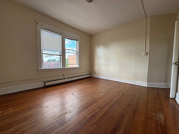 3rd image of 905 Park St APT C2