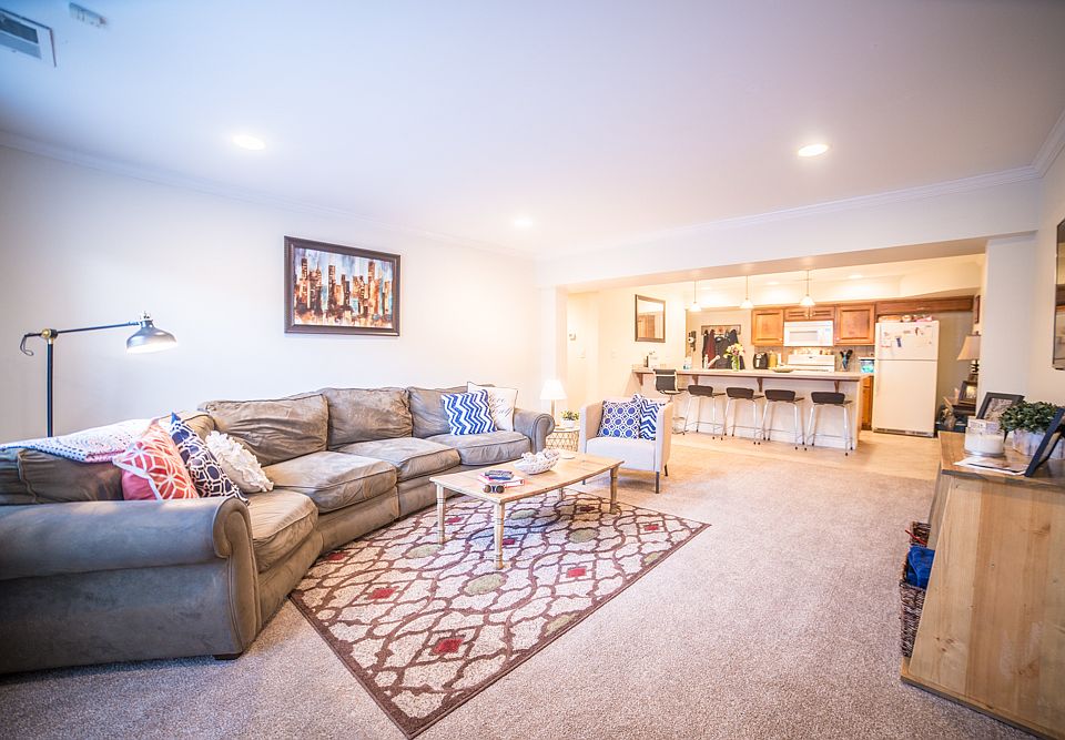 1st image of 4000 Oak St APT 3