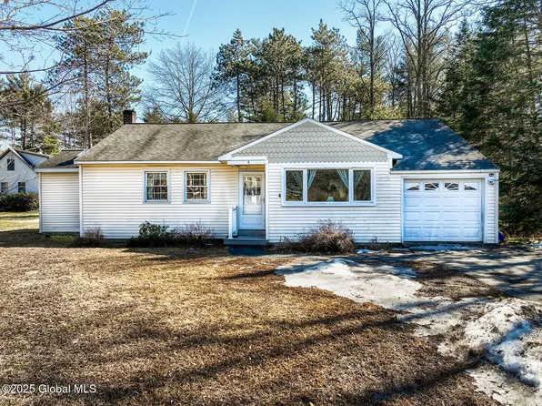 8 Maple Avenue, Cambridge, NY 12816