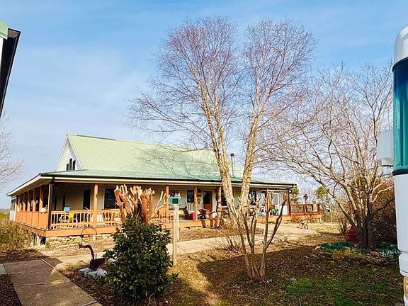 2nd image of 1918 Ridge Rd