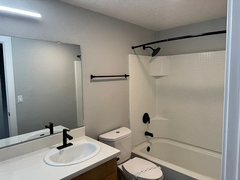 Villa Del Sol Apartments — Photo 199