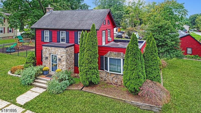 1st image of 117 Railroad Ave