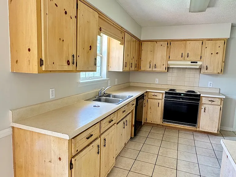 5222 Northridge Rd N — Photo 5