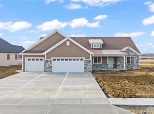 2672 Pleasant View Dr, Troy, OH 45373
