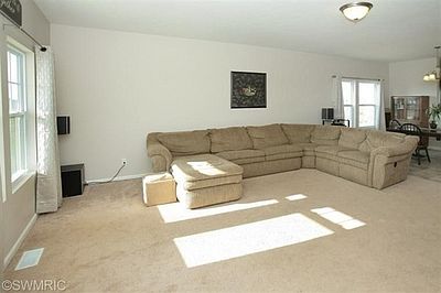 4th image of 50062 Willis St