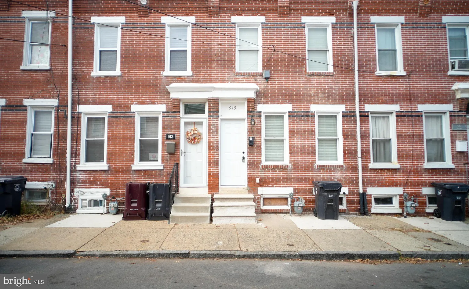 915 Kirkwood St photo 1