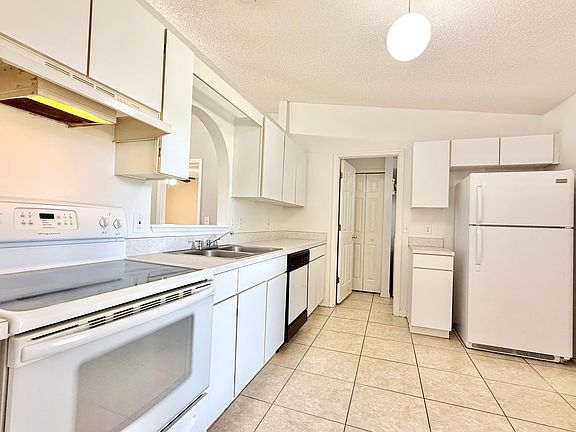 5th image of 4100 Mendenwood Ln