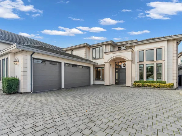 6851 Mayflower Dr, Richmond, BC V7C 2K1