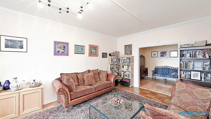 Sold by Moda Realty | media 9