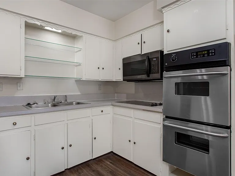 7445 Brentcove Cir — Photo 12