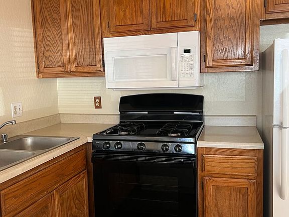 4th image of 1275 Searles St #3