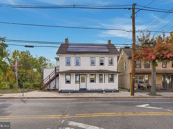 4th image of 118 Main St