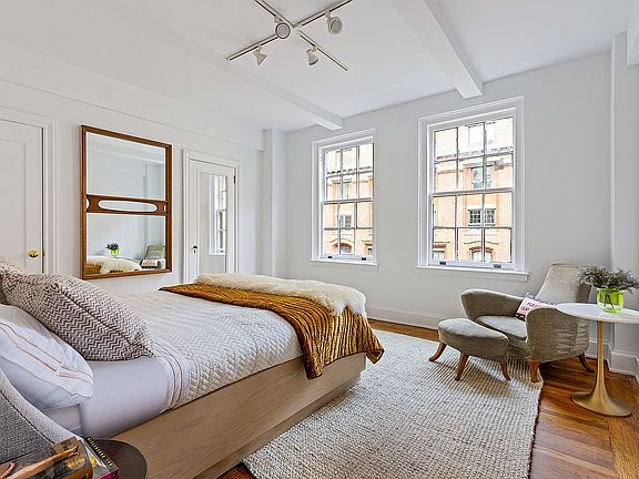 3rd image of 40 W 67th St APT 8B