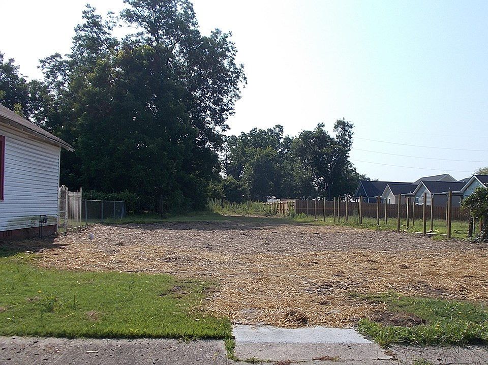 2nd image of 1306 Street