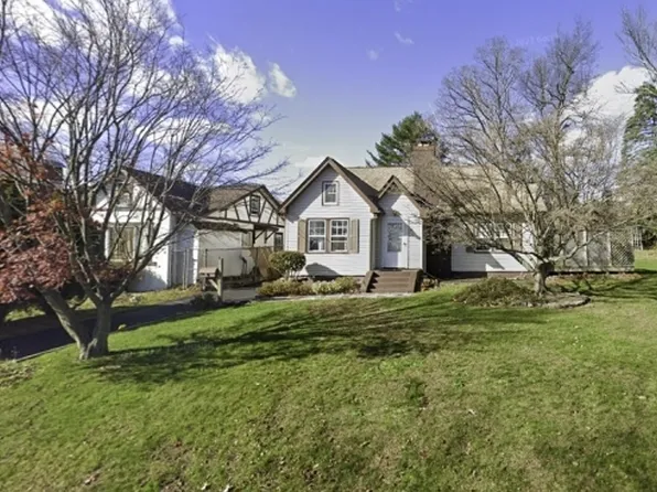 25 Overlook Dr, Rockaway Boro, NJ 07866