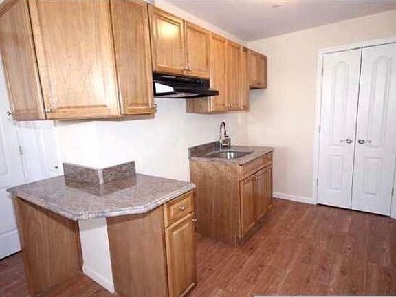 3rd image of 206 Bancroft Ave Floor 2