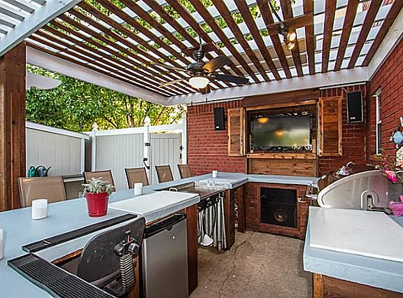 4th image of 3701 Penny Ln