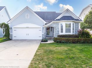 10820 N Bouldercrest Dr, South Lyon, MI 48178