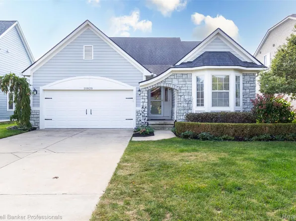 10820 N Bouldercrest Dr, South Lyon, MI 48178