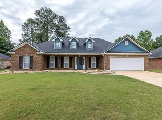 164 Meadowlark Dr, Smiths Station, AL 36877