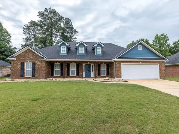 164 Meadowlark Dr, Smiths Station, AL 36877
