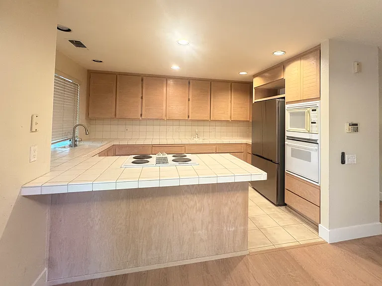 1915 Discovery Village Ln — Photo 12