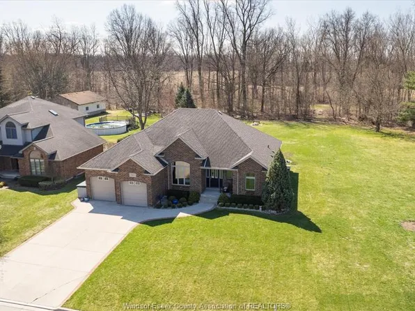 2105 Suzanne St, Lasalle, ON N9H 2K3