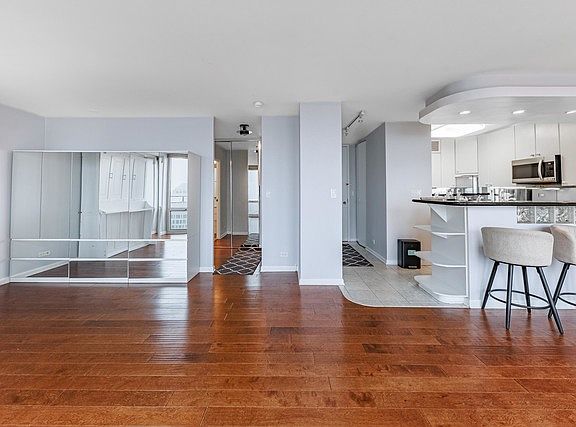 5th image of 111 E Chestnut St APT 40D