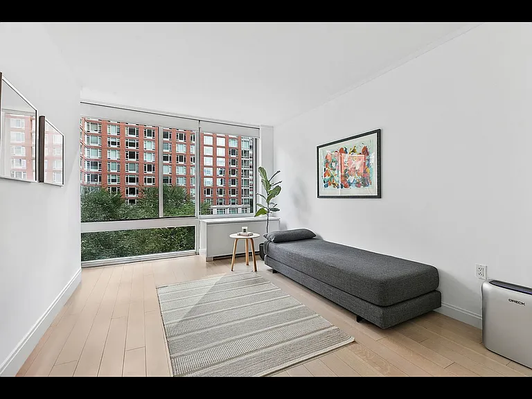 212 Warren St #4R — Photo 6