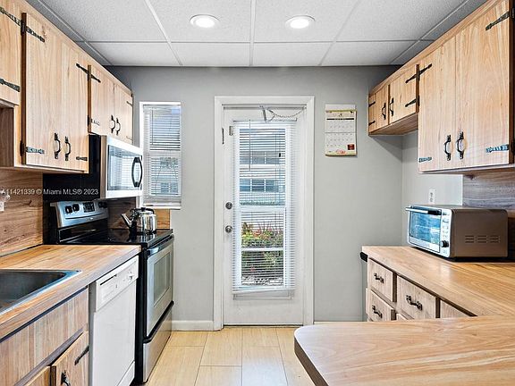 4th image of 3121 S Ocean Dr APT 106