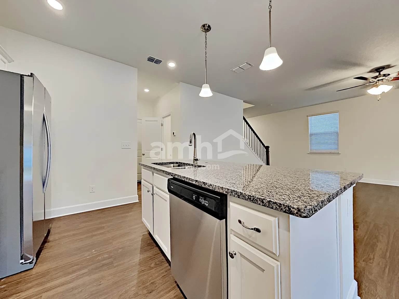 4 bed, 2.5 bath, 1886 sqft, $2,140 — Photo 3