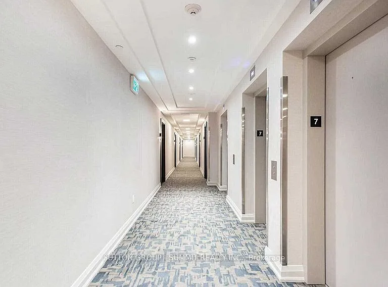 212 King William St #721 — Photo 3
