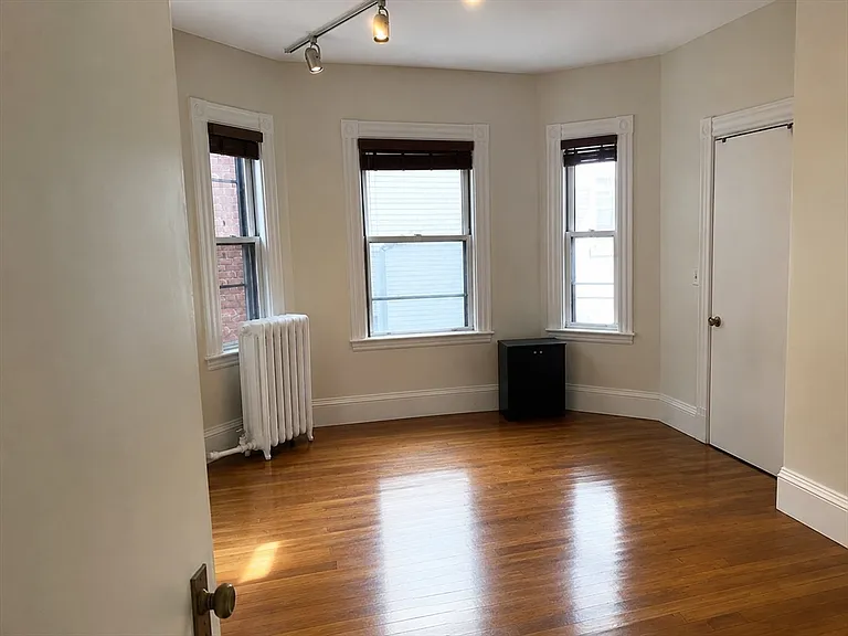 119 Park St #6 — Photo 2
