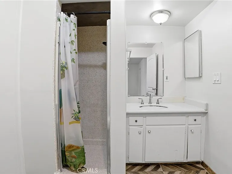 1581 W Chanticleer Rd #B — Photo 10