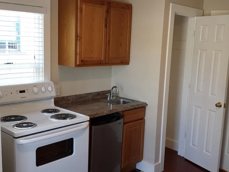 650 Marion St NE #1 — Photo 28
