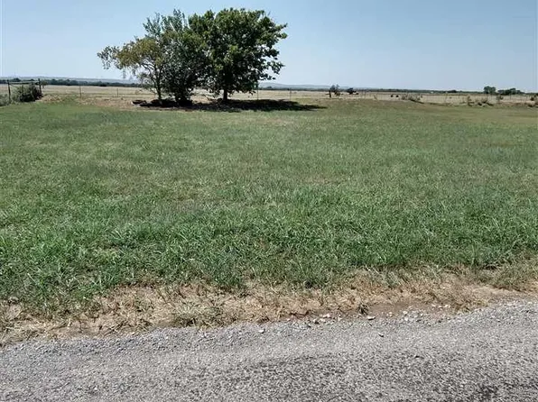 302 Lakeview Ave, Apache, OK 73006