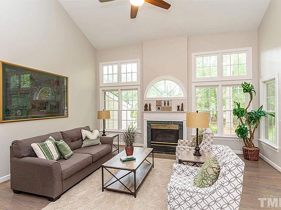 2nd image of 114 Lake Hickory Ct