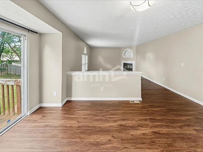 340 Evergreen Cir — Photo 5