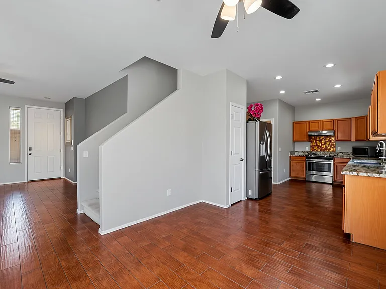 1231 S Amber St — Photo 12