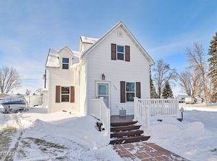 324 Pate Ave, Larimore, ND 58251