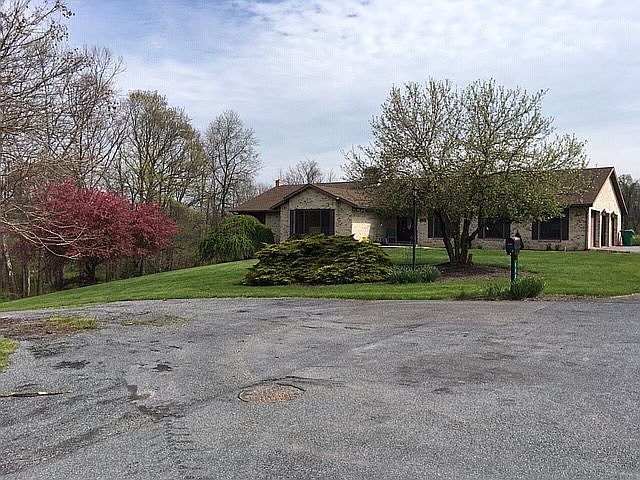 1st image of 110 Emerald Dr