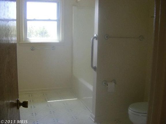4th image of 122 Meadowbrook Dr