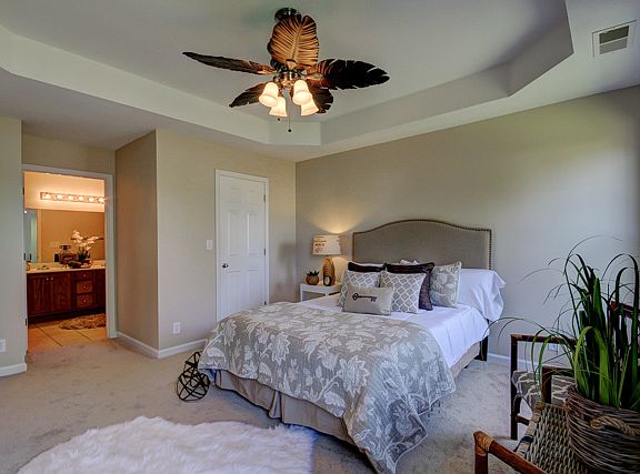 4th image of 1008 Hendricks Ct
