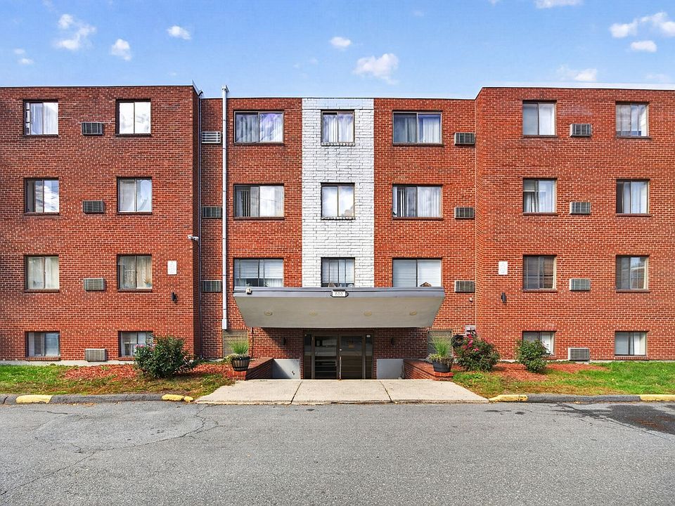 1st image of 800 Governors Dr APT 6