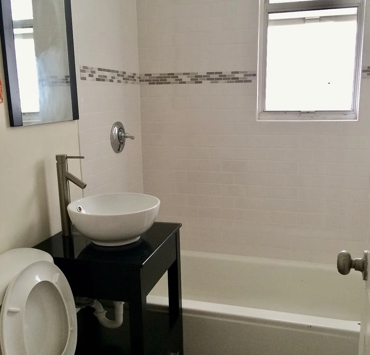 4 bed, $3,200 — Photo 1