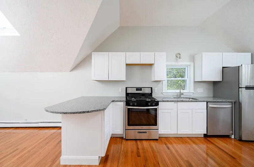 1 bed, 675 sqft, $2,200 — Photo 3