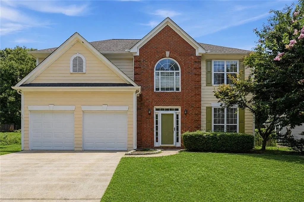 4 bed, 2.5 bath, 2504 sqft, $2,950 — Photo 2