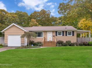 34 Indian Head Dr, Sayville, NY 11782