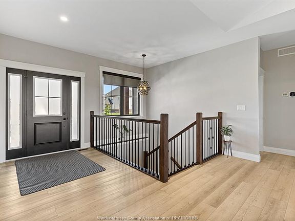 4th image of 4422 Belmont Ave